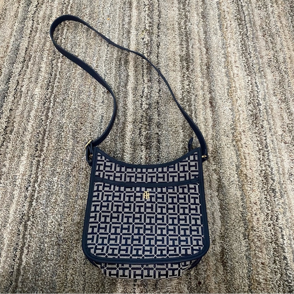 Tommy Hilfiger Navy and White Logo Shoulder Bag (5)